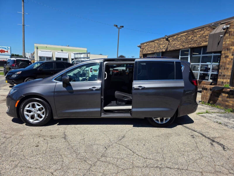 2017 Chrysler Pacifica Touring-L
