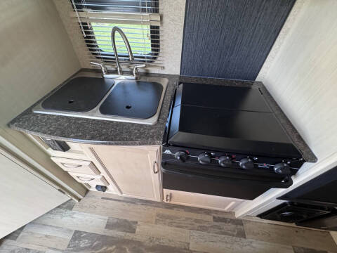 2018 Winnebago 1706FB