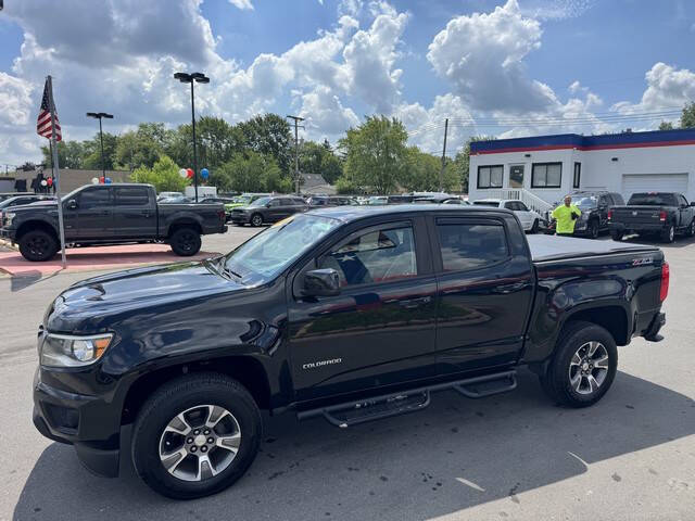 View vehicle photo 4