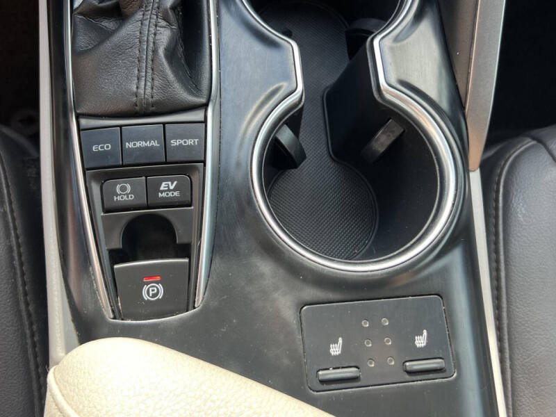 2019 Toyota Camry Hybrid XLE