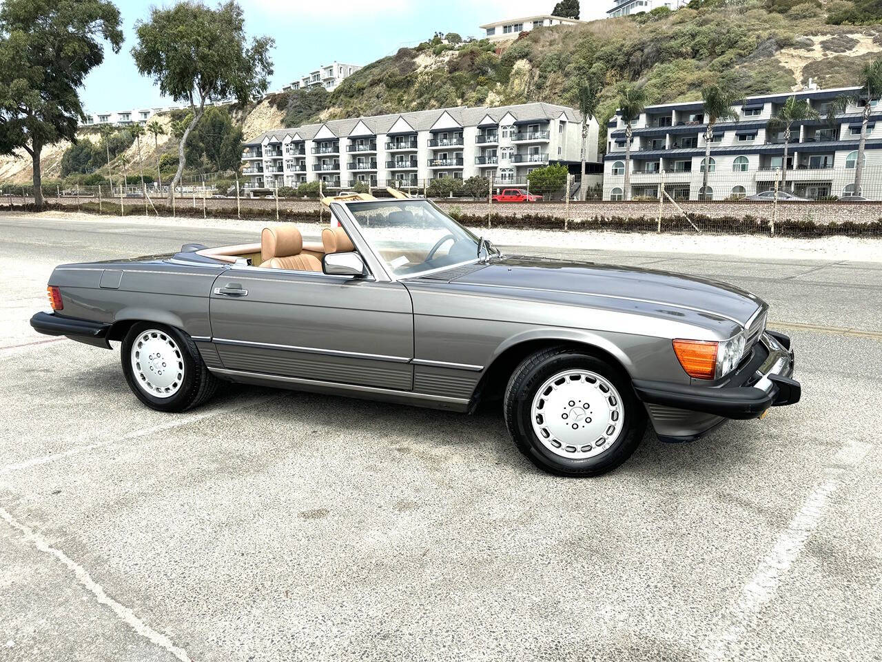 1986 Mercedes-Benz 560-Class for sale at DE AUTOS INC in San Juan Capistrano, CA