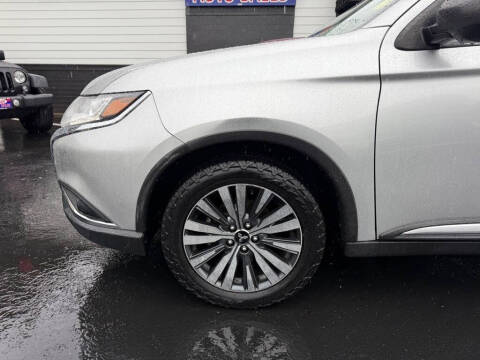 2020 Mitsubishi Outlander ES