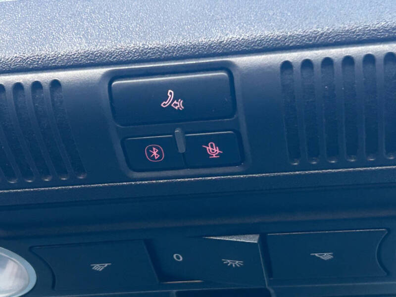 2013 Volkswagen Beetle Convertible 2.5L 50s Edition