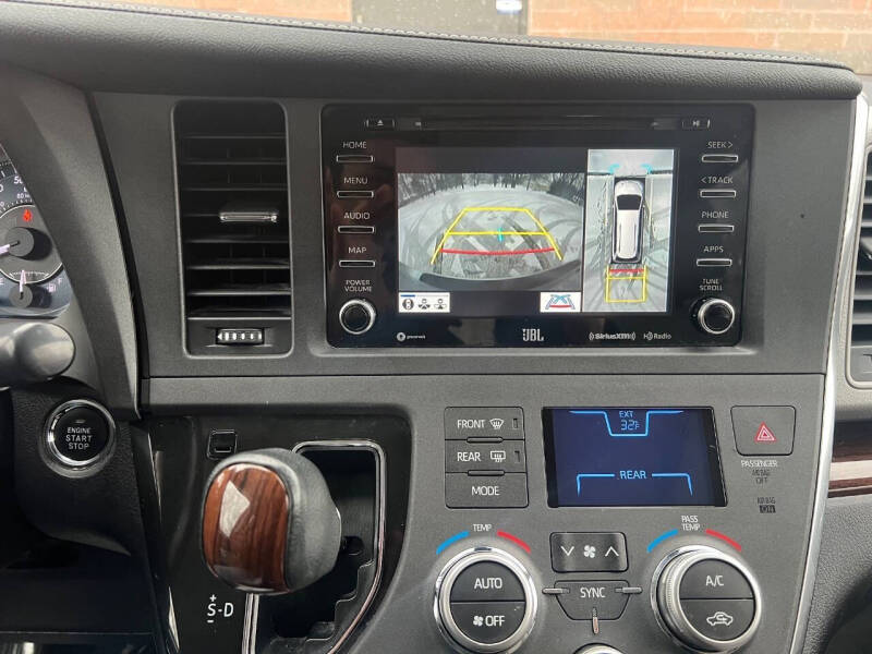 2019 Toyota Sienna Limited Premium 7-Passenger
