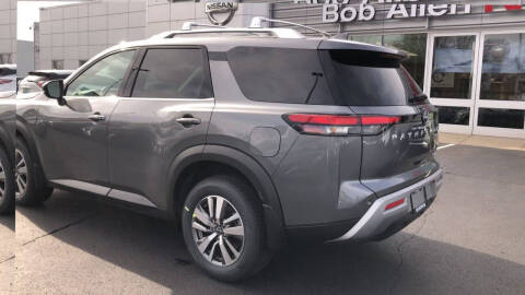 2025 Nissan Pathfinder SL