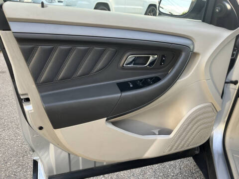 2010 Ford Taurus SEL