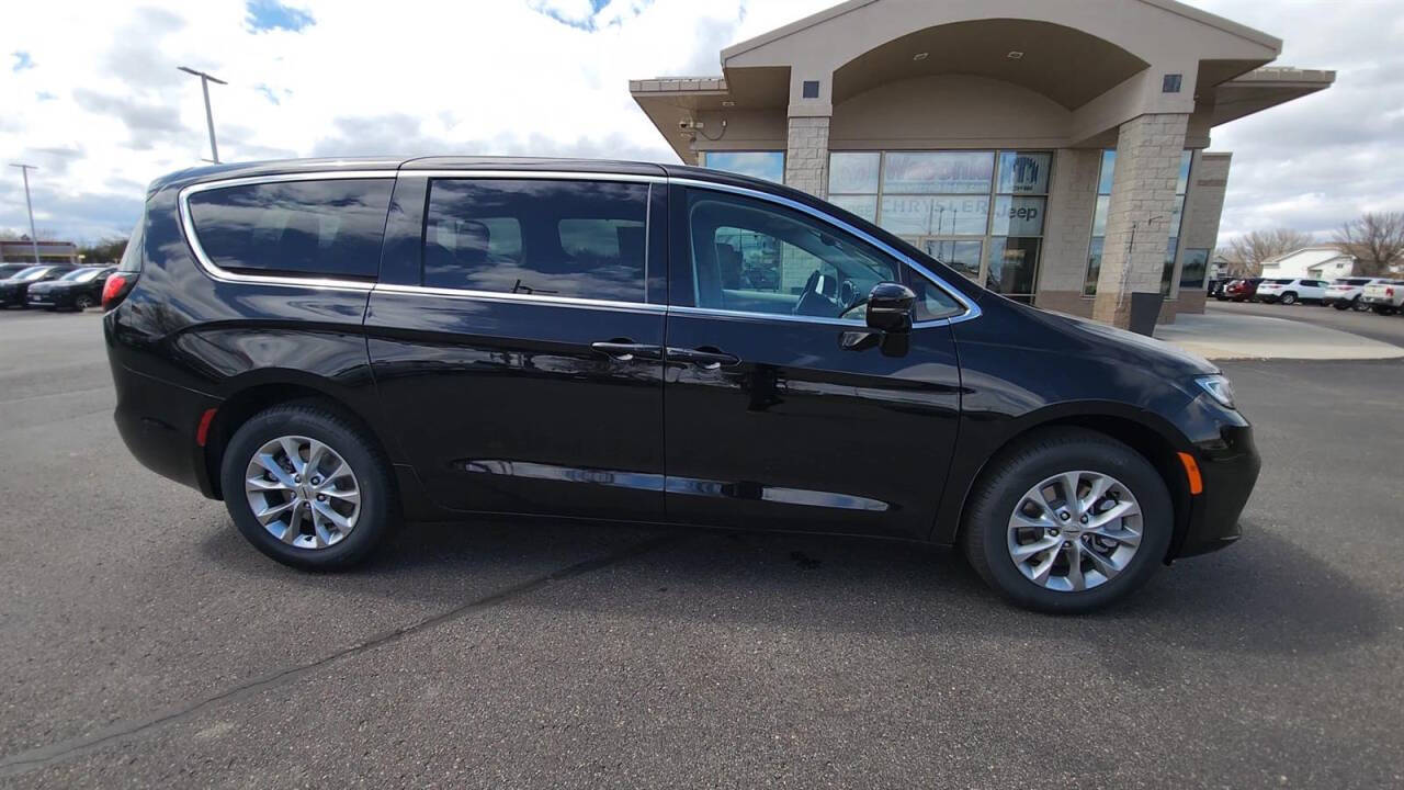 2024 Chrysler Pacifica for sale at Victoria Auto Sales in Victoria, MN