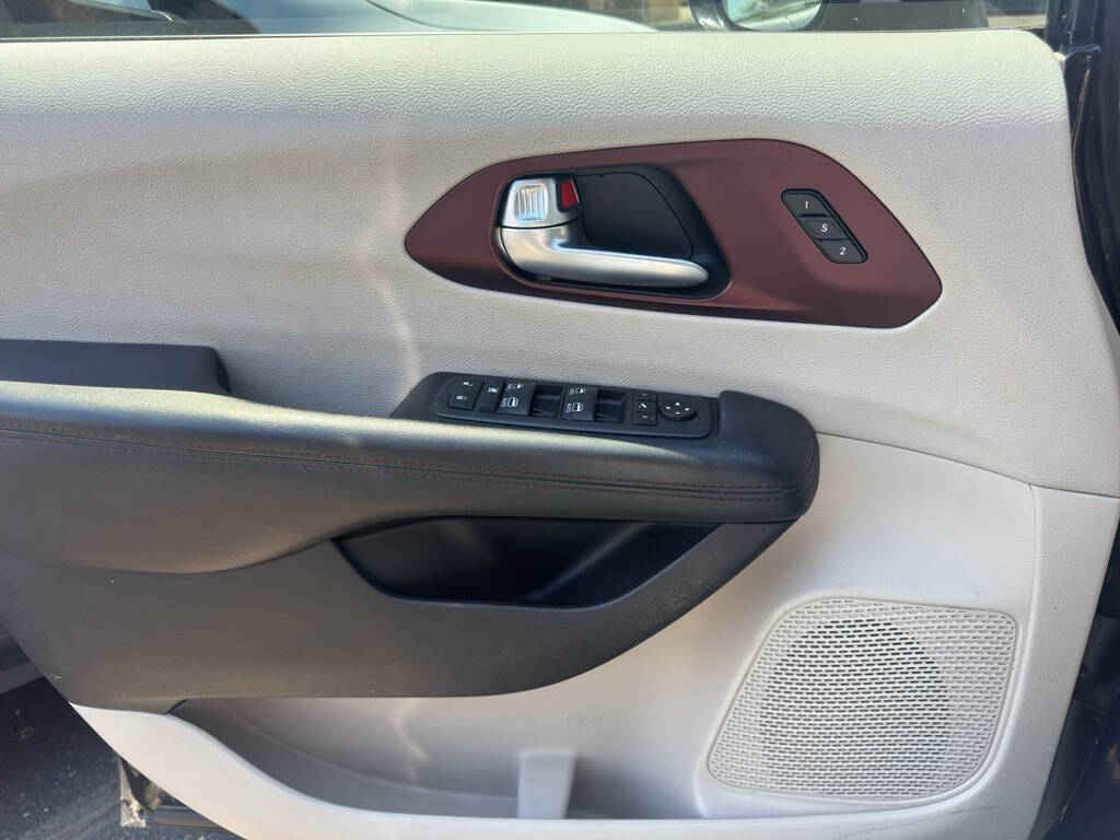 2020 Chrysler Pacifica 41