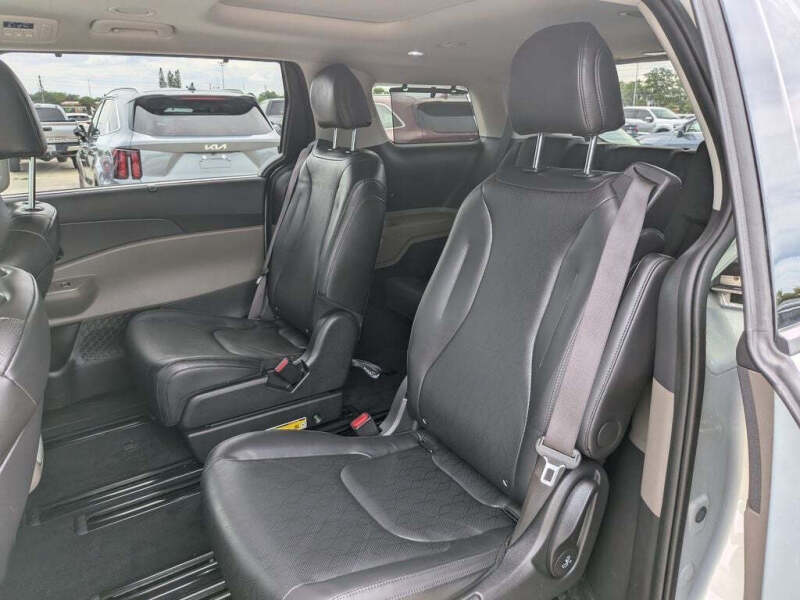 2025 Kia Carnival SX