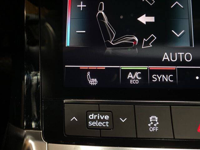 2022 Audi e-tron quattro Premium