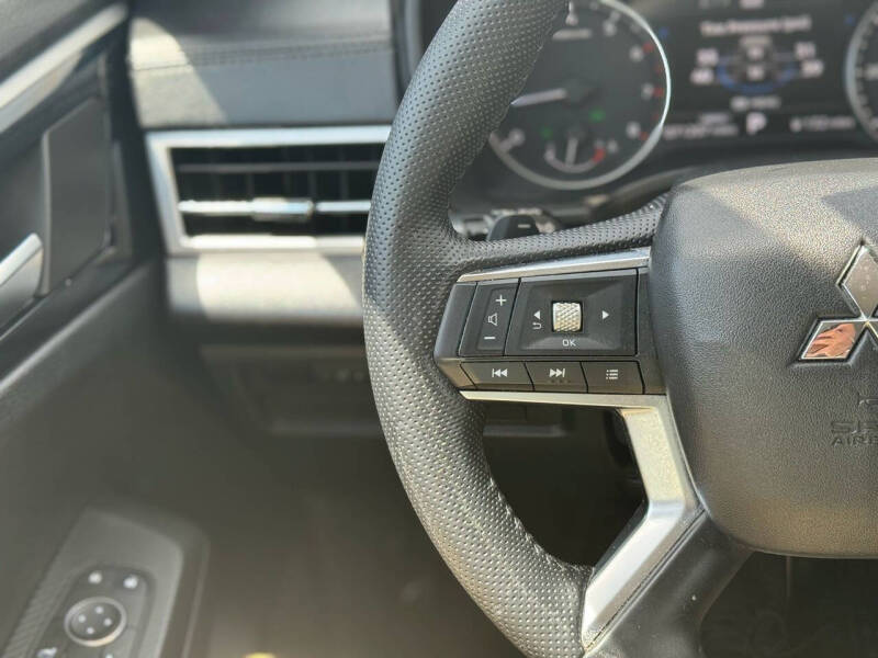 2022 Mitsubishi Outlander SE