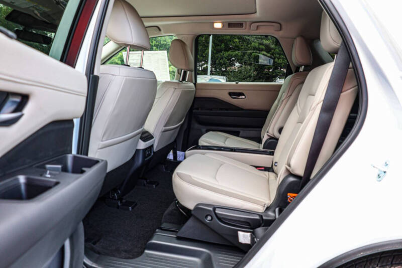 2026 Nissan Pathfinder SL