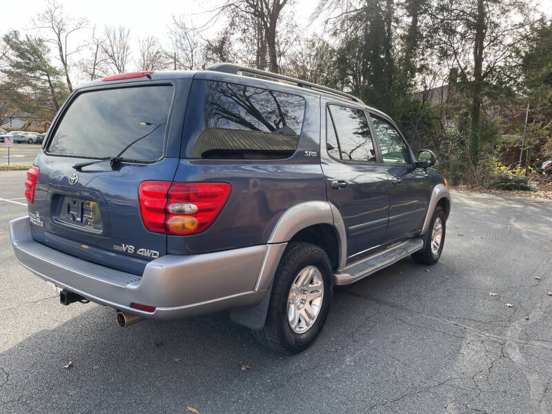 2004 Toyota Sequoia SR5