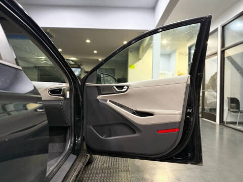 2017 Hyundai Ioniq Hybrid Blue