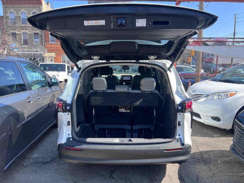 2022 Toyota Sienna XLE 7-Passenger