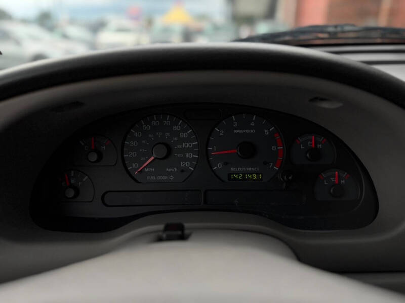 2004 Ford Mustang Deluxe