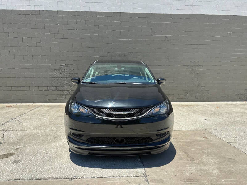 2022 Chrysler Voyager LX