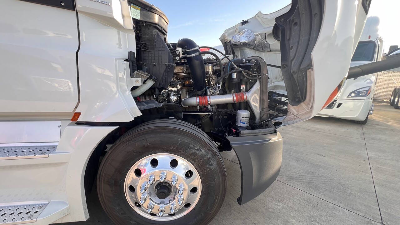 2022 Freightliner Cascadia for sale at KING TRUCK TRAILER SALES in Bakersfield, CA