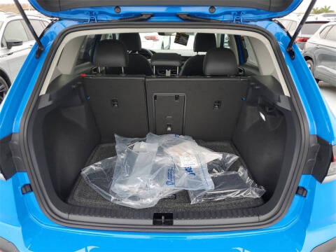 2025 Volkswagen Taos SE Black 4Motion