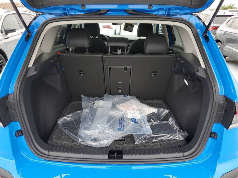 2025 Volkswagen Taos SE Black 4Motion