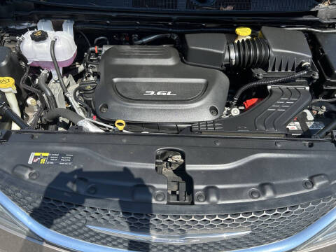 2017 Chrysler Pacifica Touring-L