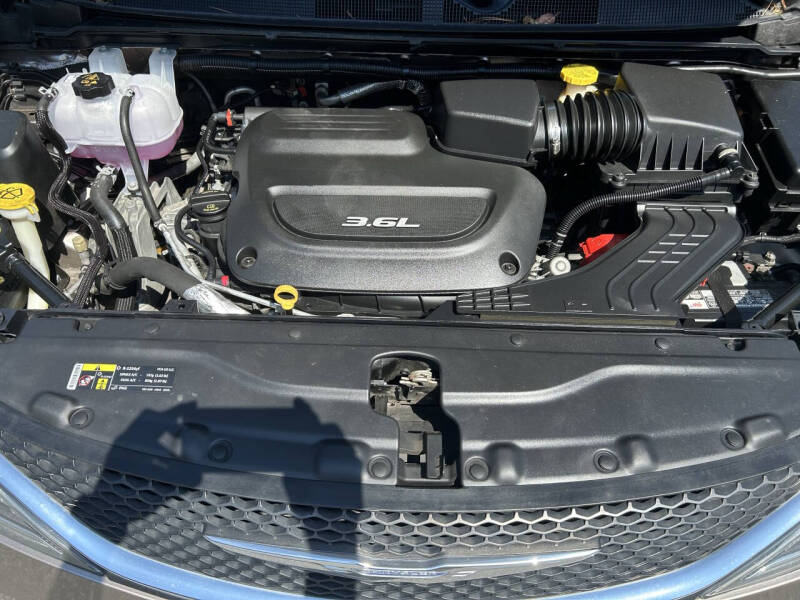 2017 Chrysler Pacifica Touring-L