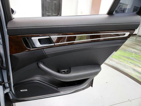 2018 Porsche Panamera 4