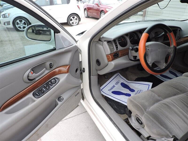 White 2001 Buick LeSabre Custom Custom 4dr Sedan 14