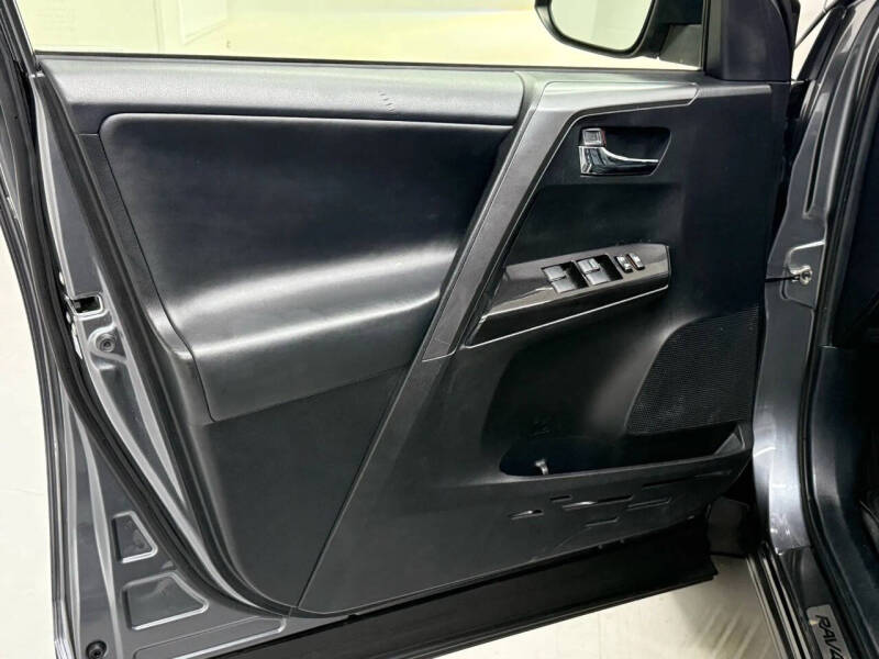 2017 Toyota RAV4 Hybrid SE