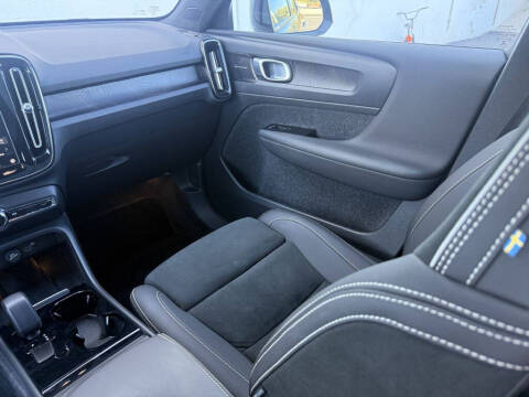 2022 Volvo C40 Recharge Pure Electric P8