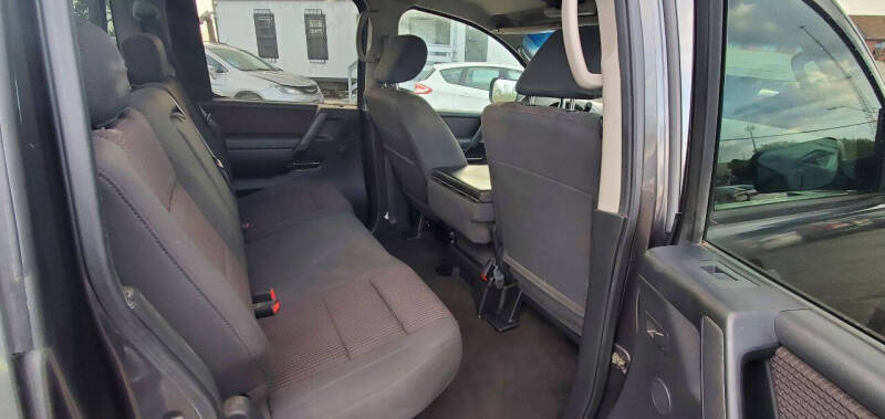 2010 Nissan Titan SE