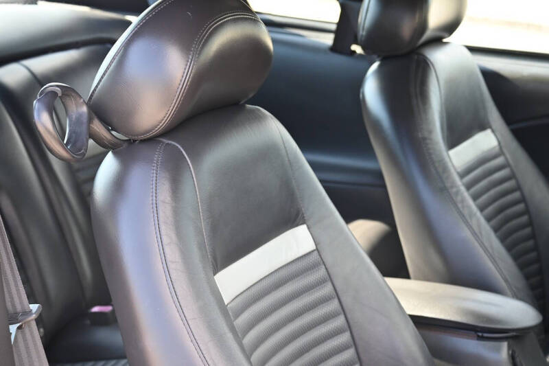 2004 Ford Mustang Mach 1 Premium