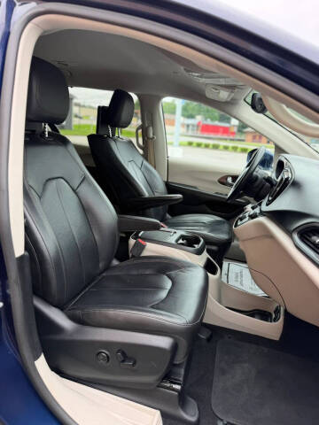 2017 Chrysler Pacifica Touring-L Plus