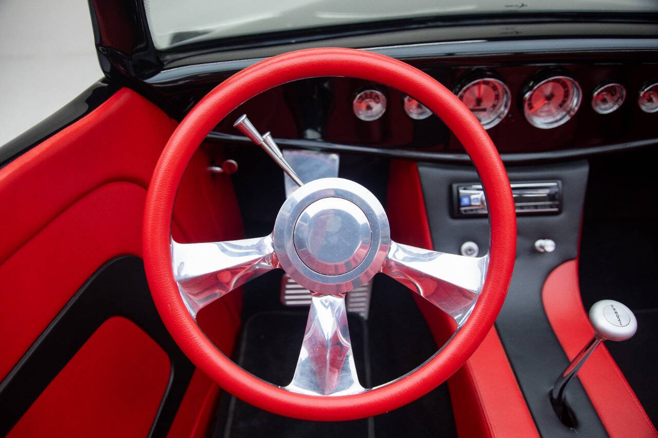 1933 Ford Model 40 56