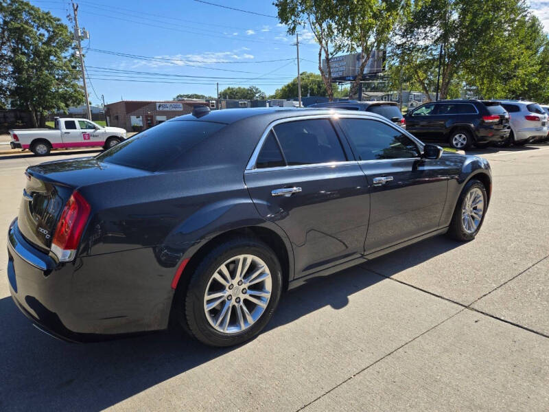 2017 Chrysler 300 C