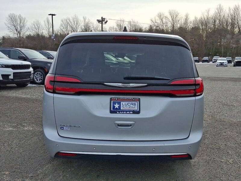 2024 Chrysler Pacifica Touring L