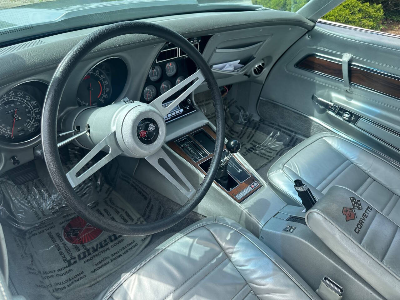 1975 Chevrolet Corvette 28
