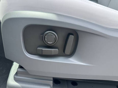 2025 Land Rover Defender 90 P400 X-Dynamic SE