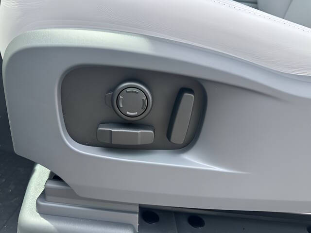 2025 Land Rover Defender 90 P400 X-Dynamic SE