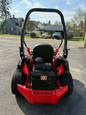 2025 Gravely PRO TURN 352 52"