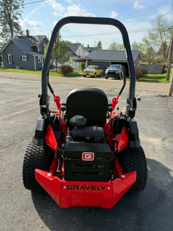 2025 Gravely PRO TURN 352 52"