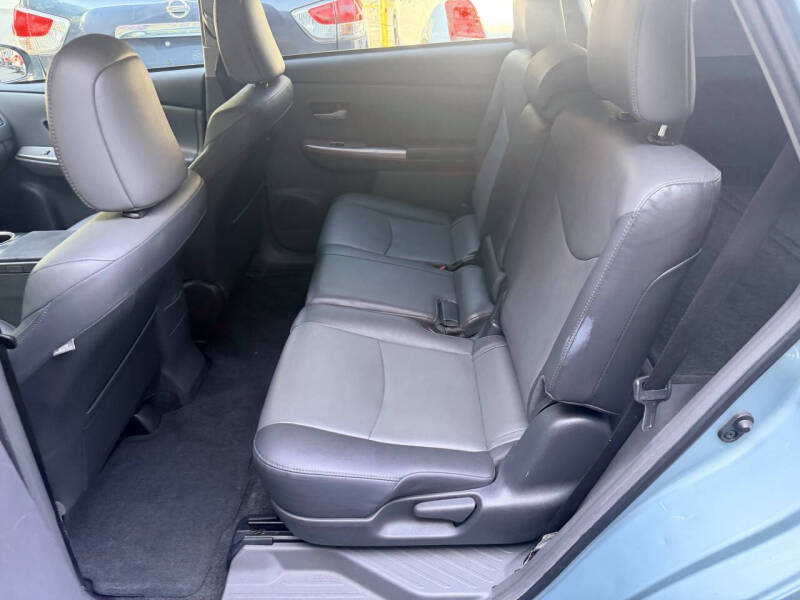 2013 Toyota Prius v Five