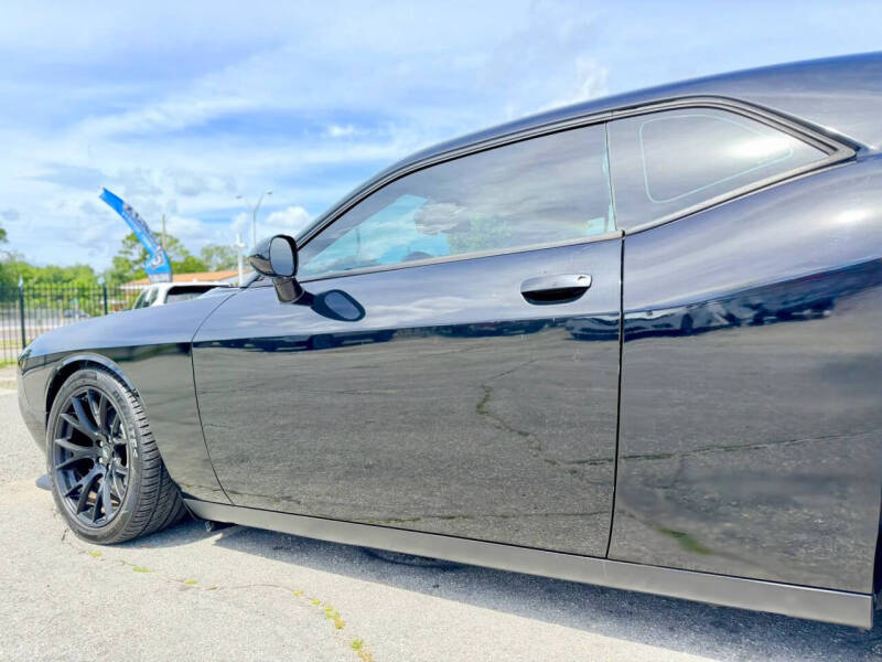 2017 Dodge Challenger 392 HEMI Scat Pack Shaker