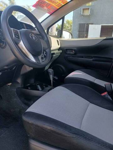 2013 Toyota Yaris 5-Door L
