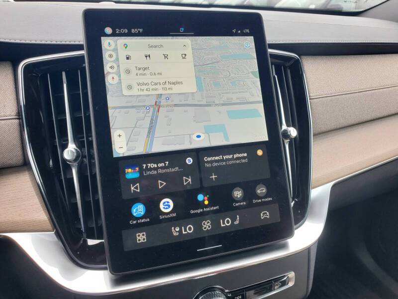 2025 Volvo XC90 B6 Core Bright Theme