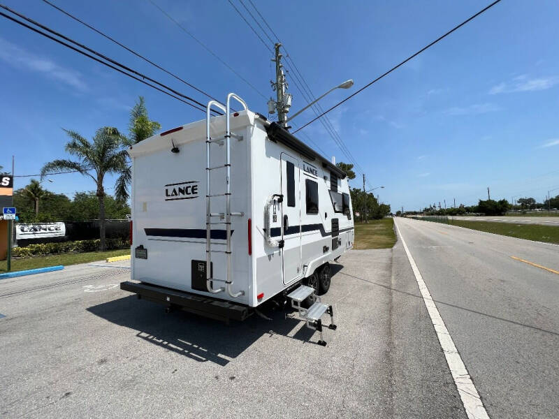 2022 Lance 1685