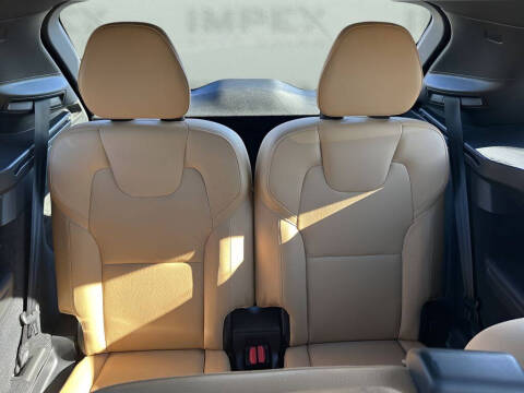 2019 Volvo XC90 T6 Momentum