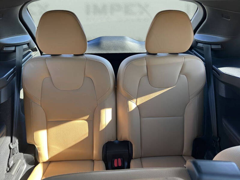 2019 Volvo XC90 T6 Momentum