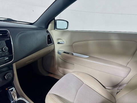 2013 Chrysler 200 Touring