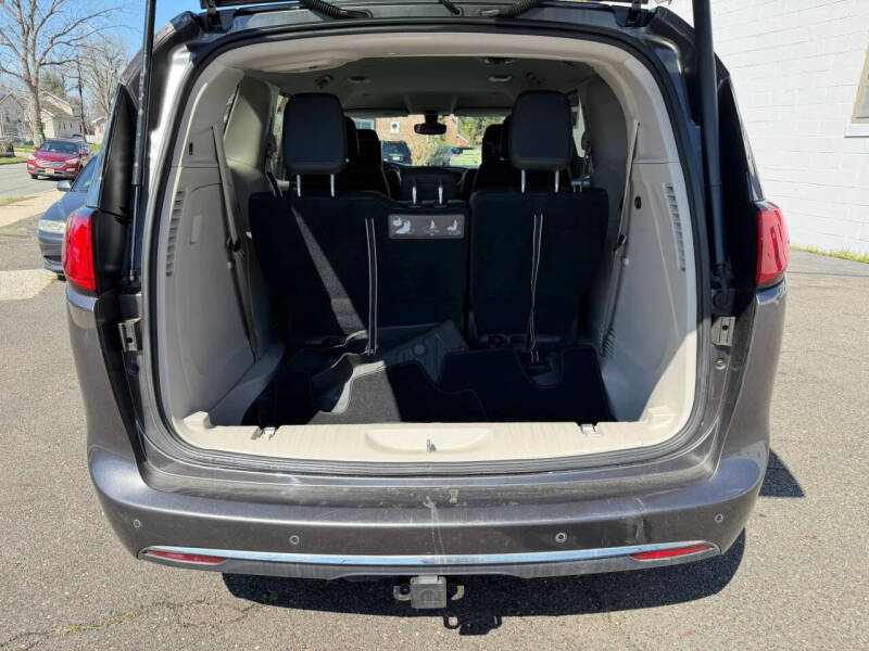 2017 Chrysler Pacifica Touring-L Plus